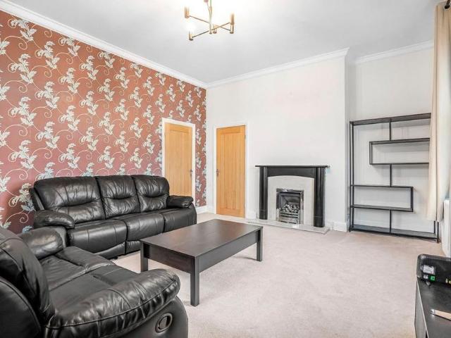 3 bedroom flat to rent