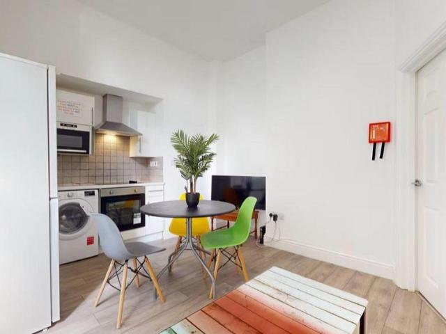 3 bedroom flat to rent