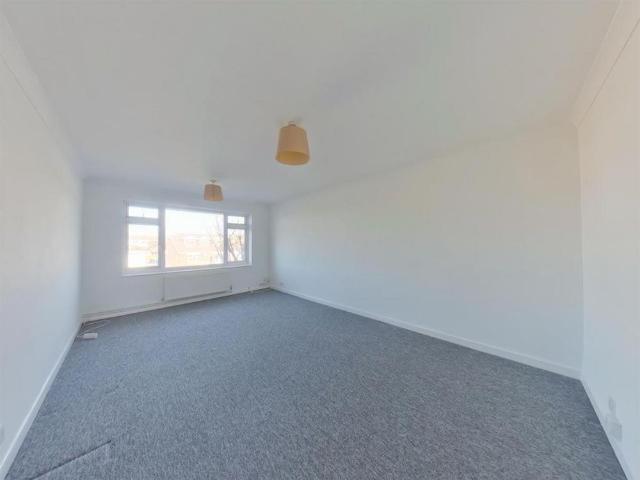 3 bedroom flat to rent