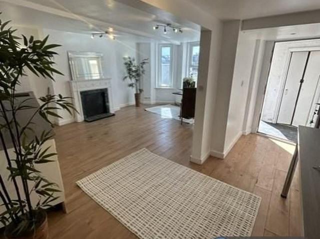 3 bedroom flat to rent