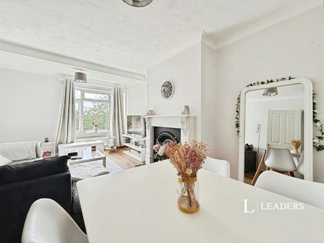 3 bedroom flat to rent