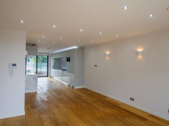 3 bedroom flat to rent