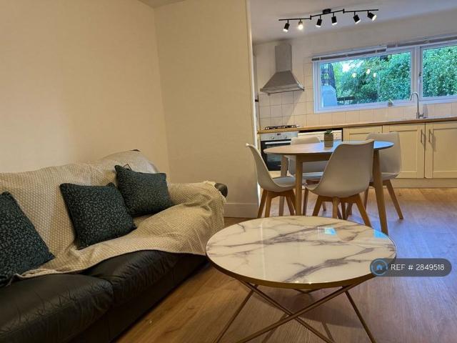 3 bedroom flat to rent
