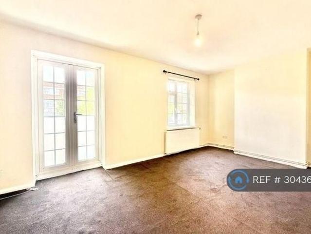 3 bedroom flat to rent