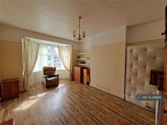 3 bedroom flat to rent