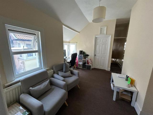 3 bedroom flat to rent