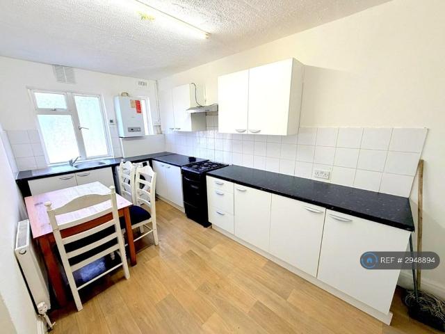 3 bedroom flat to rent