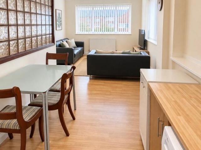 3 bedroom flat to rent