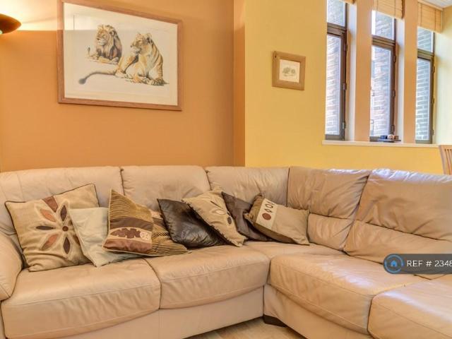 3 bedroom flat to rent