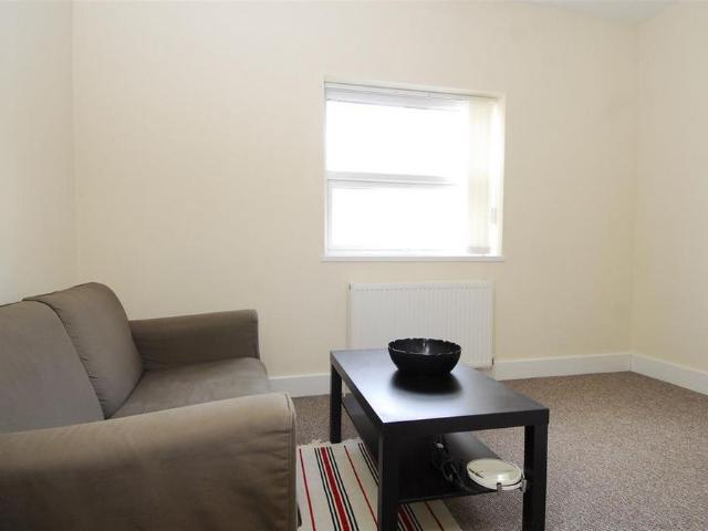 3 bedroom flat to rent