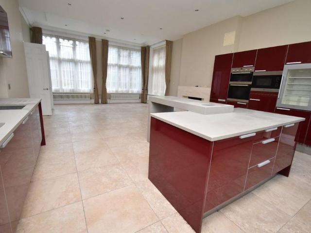 3 bedroom flat to rent