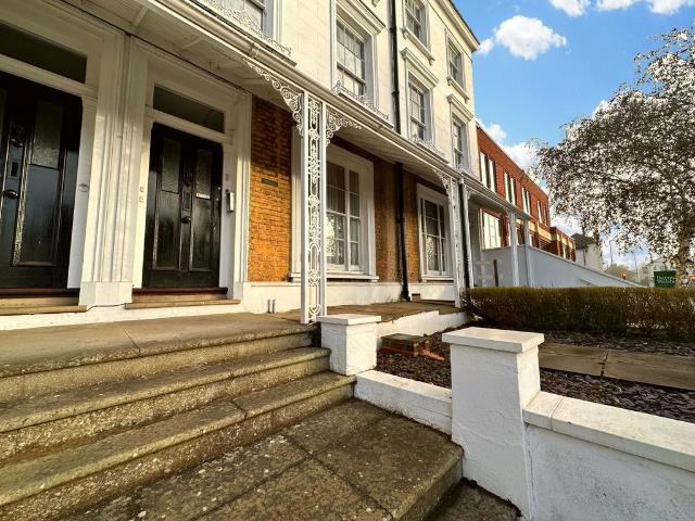3 bedroom flat to rent