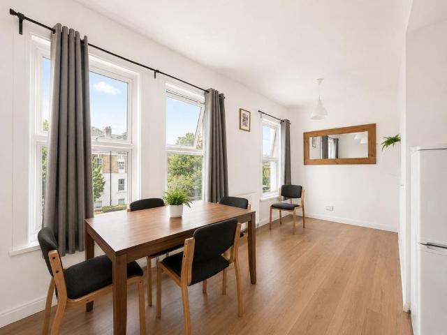 3 bedroom flat to rent