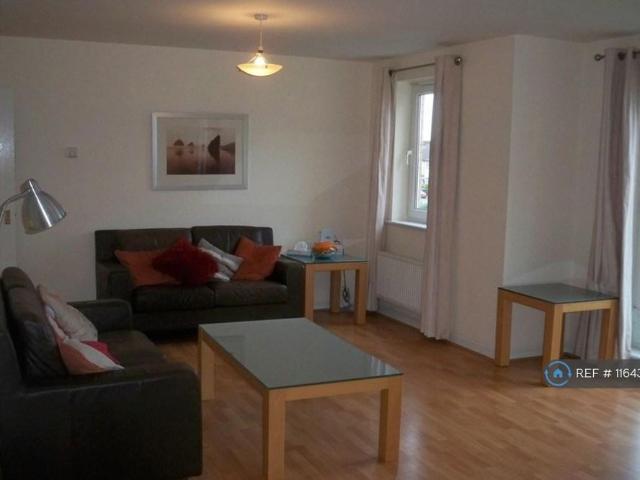 3 bedroom flat to rent
