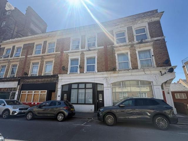 3 bedroom flat to rent