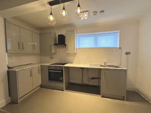 3 bedroom flat to rent