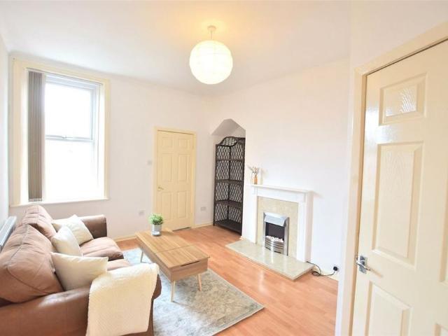 3 bedroom flat to rent
