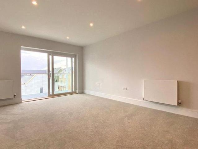 3 bedroom flat to rent