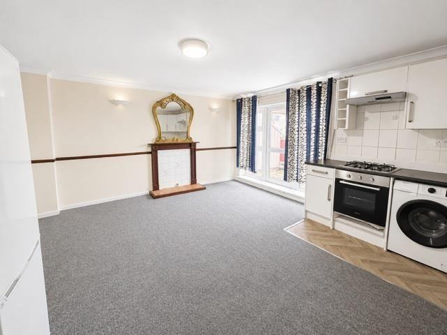 3 bedroom flat to rent