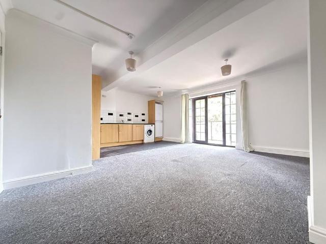 3 bedroom flat to rent
