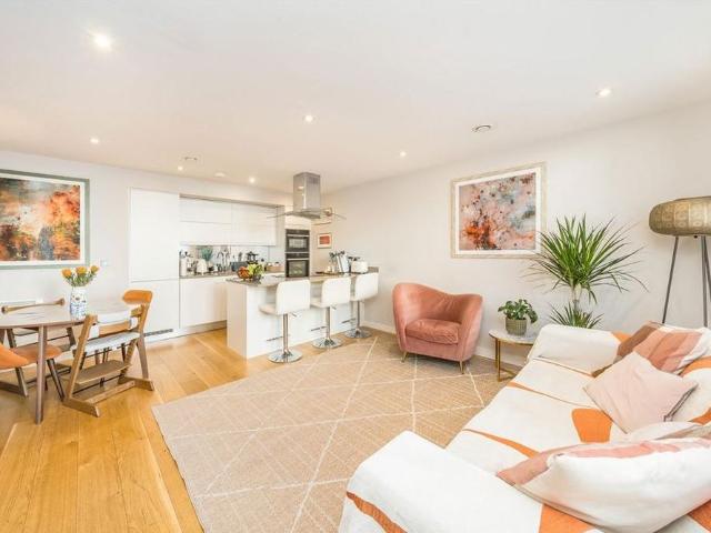 3 bedroom flat to rent