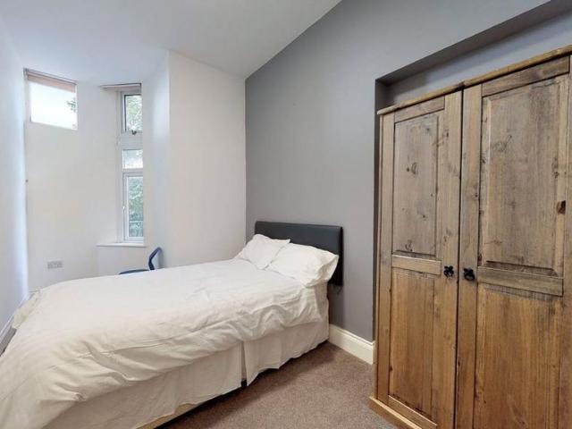3 bedroom flat to rent