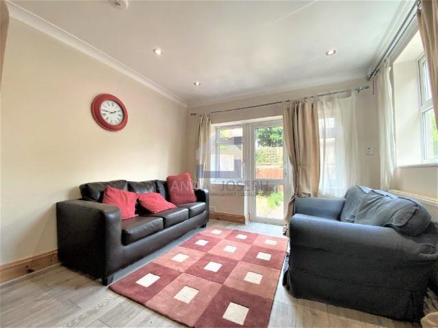3 Bedroom Flat To Rent