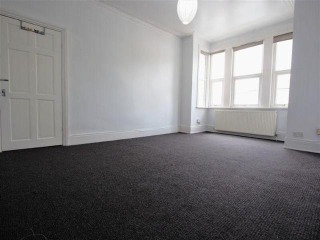 3 bedroom flat to rent