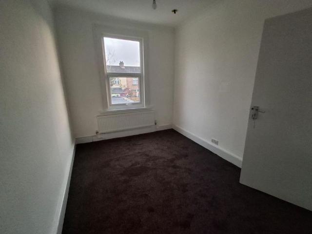 3 bedroom flat to rent