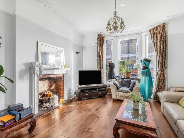 3 bedroom flat to rent