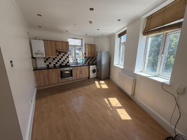 3 bedroom flat to rent