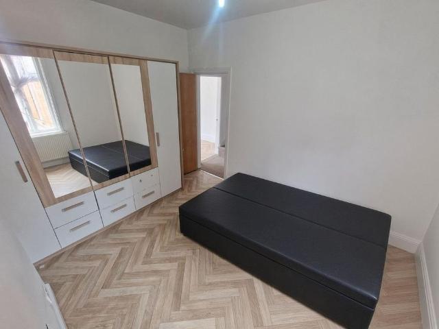 3 bedroom flat to rent