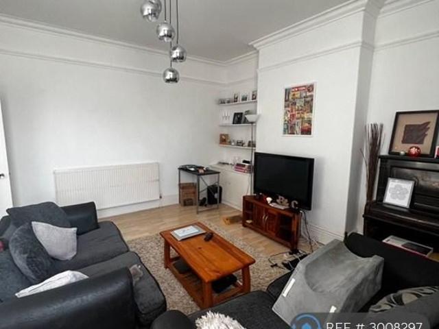 3 bedroom flat to rent
