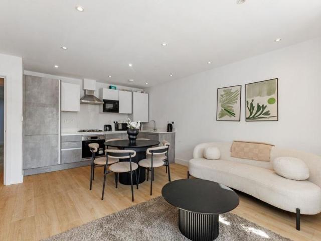 3 bedroom flat to rent
