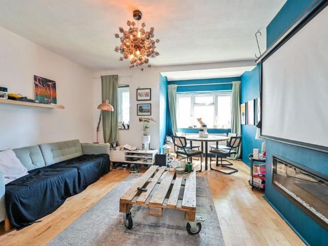 3 bedroom flat to rent