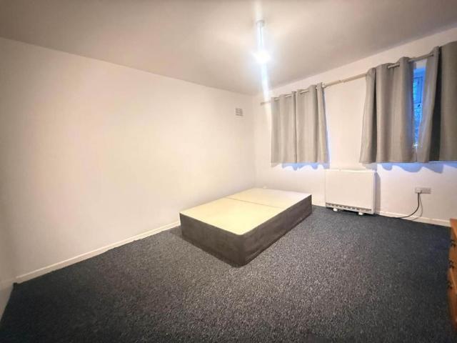 3 bedroom flat to rent