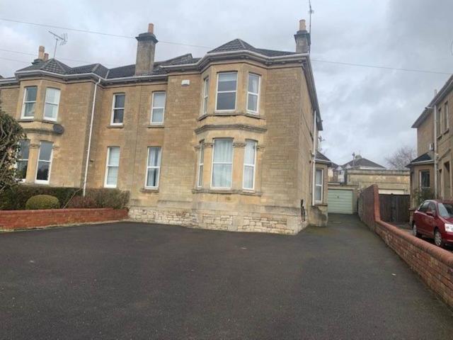 3 bedroom flat to rent