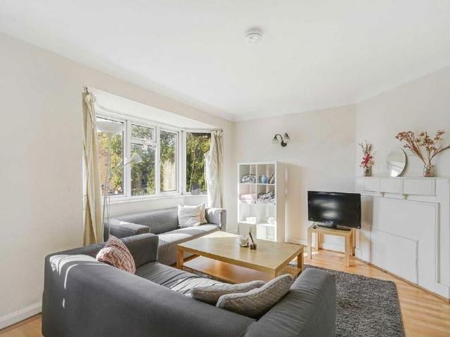 3 bedroom flat to rent