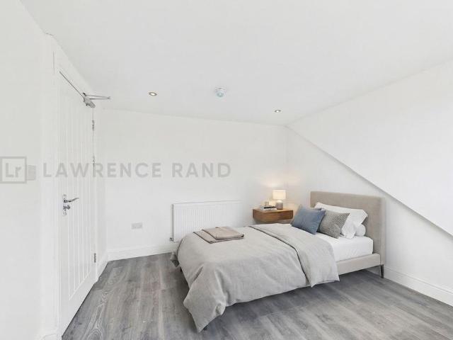 3 bedroom flat to rent