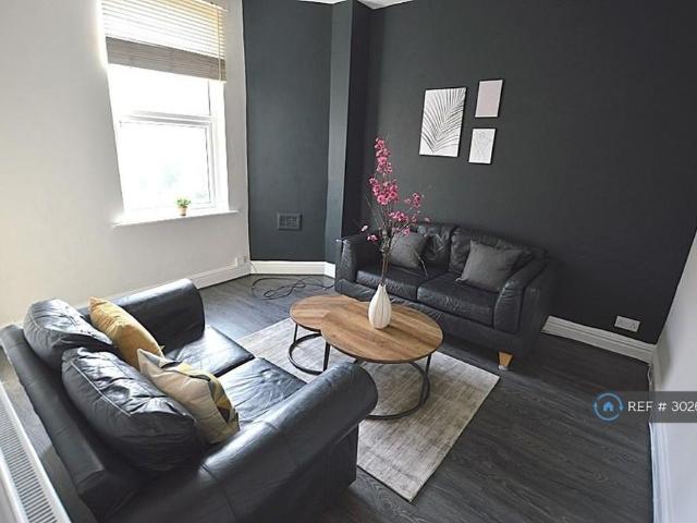 3 bedroom flat to rent