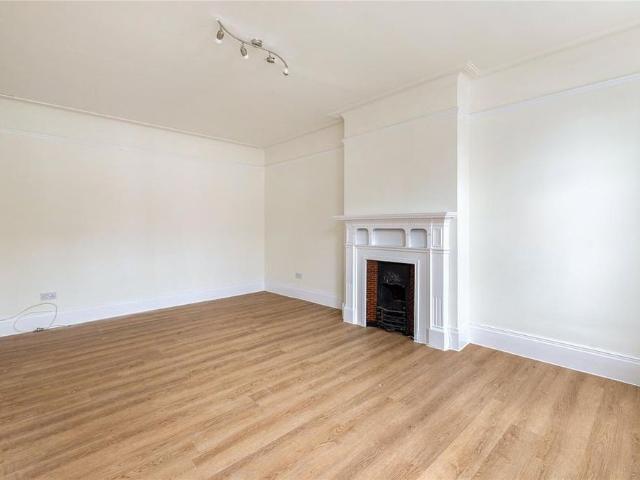 3 bedroom flat to rent