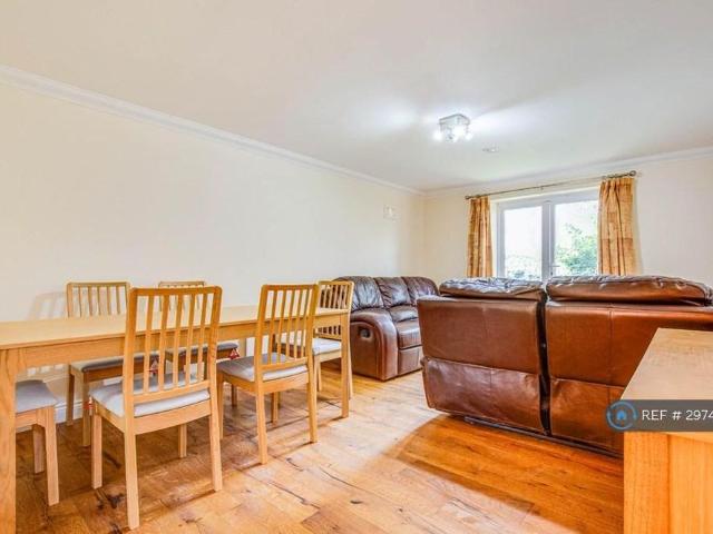 3 bedroom flat to rent
