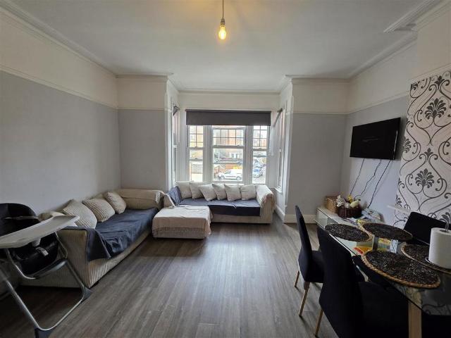 3 bedroom flat to rent