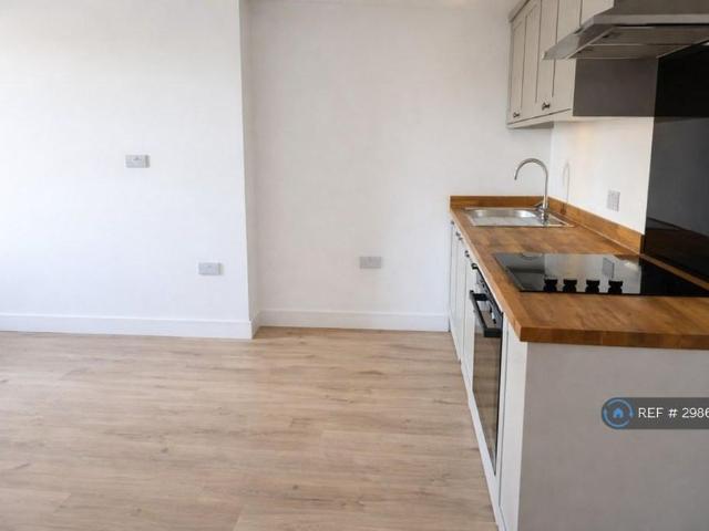 3 bedroom flat to rent