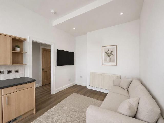 3 bedroom flat to rent