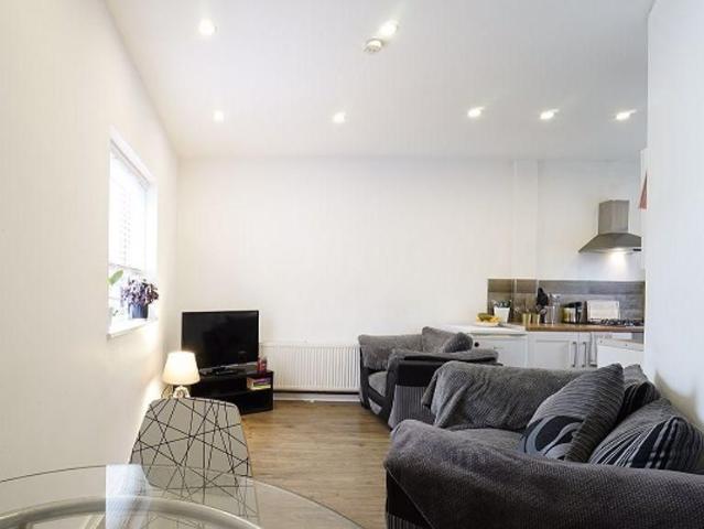 3 bedroom flat to rent