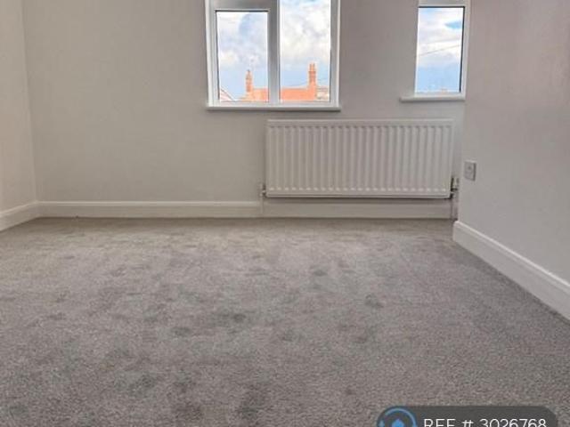 3 bedroom flat to rent