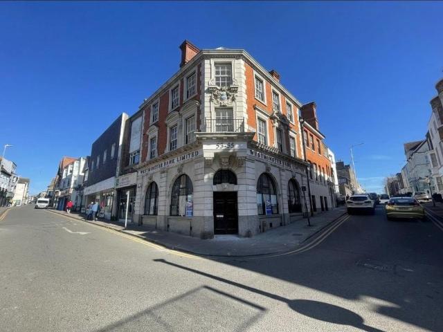 3 bedroom flat to rent