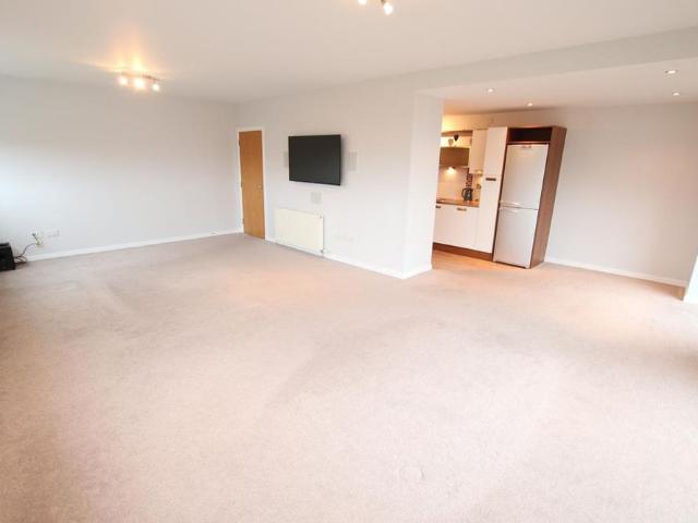 3 bedroom flat to rent