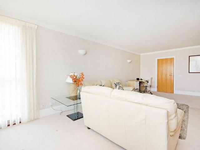 3 bedroom flat to rent